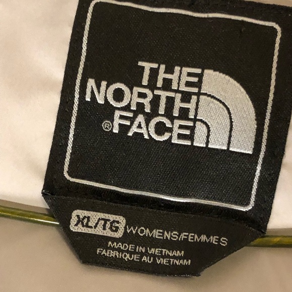 The North Face 550 Down filled puffer purple jacket. - Picture 6 of 9